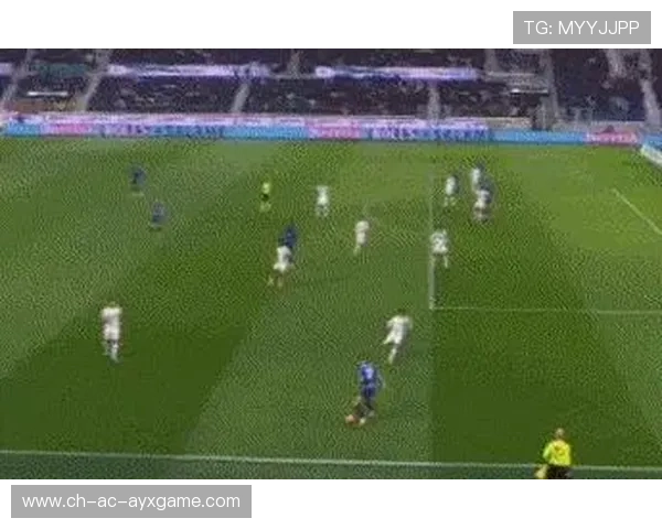 AC米兰弧顶远射破门，查尔汗奥卢一脚世界波