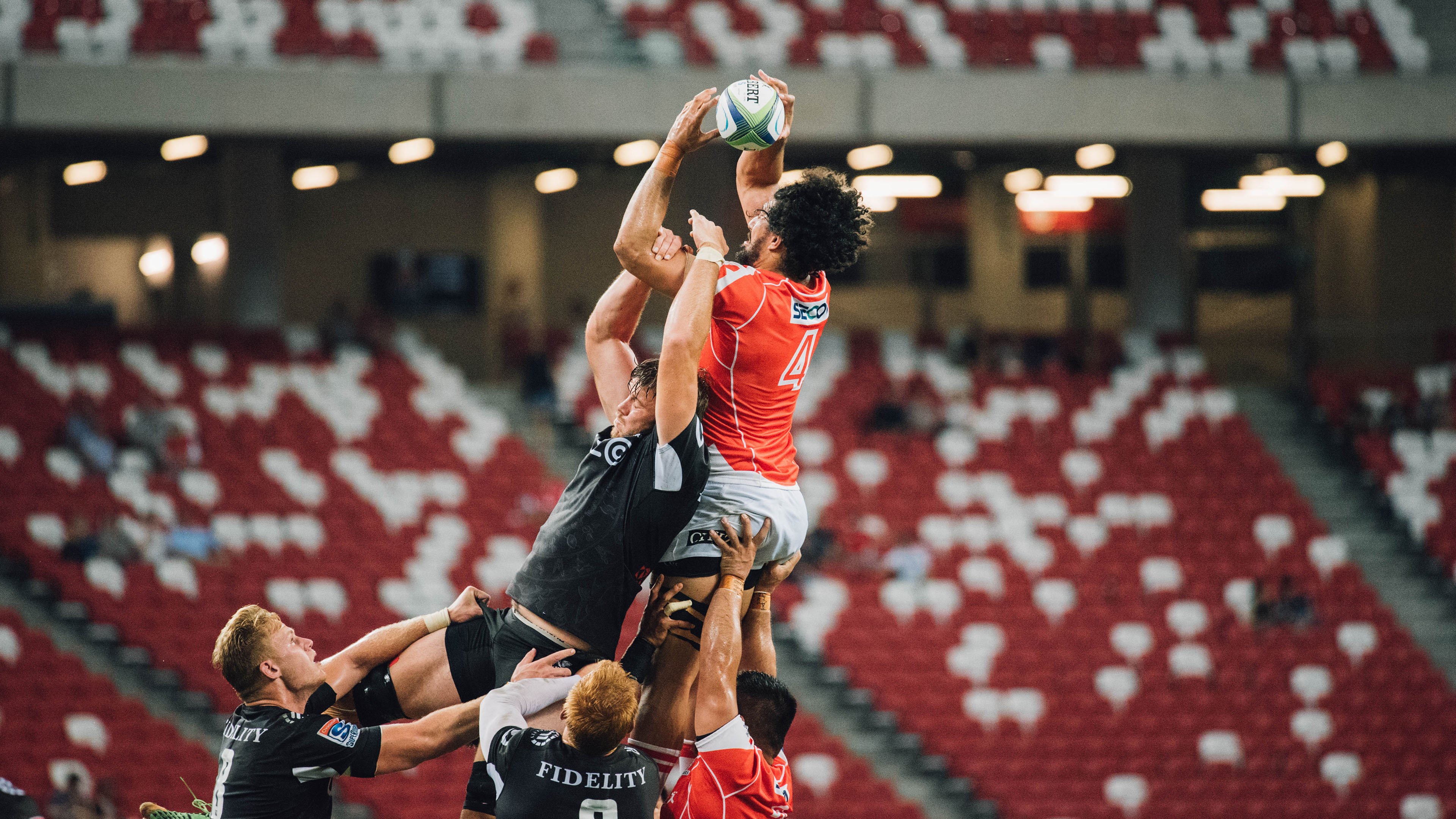 世界杯：中立解说员因一句“这球不进对不起全村WiFi”走红